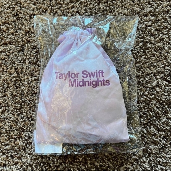 NEW Taylor Swift Midnights “Meet Me at Midnight” Sleepmask & Scrunchie Set - Picture 2 of 3